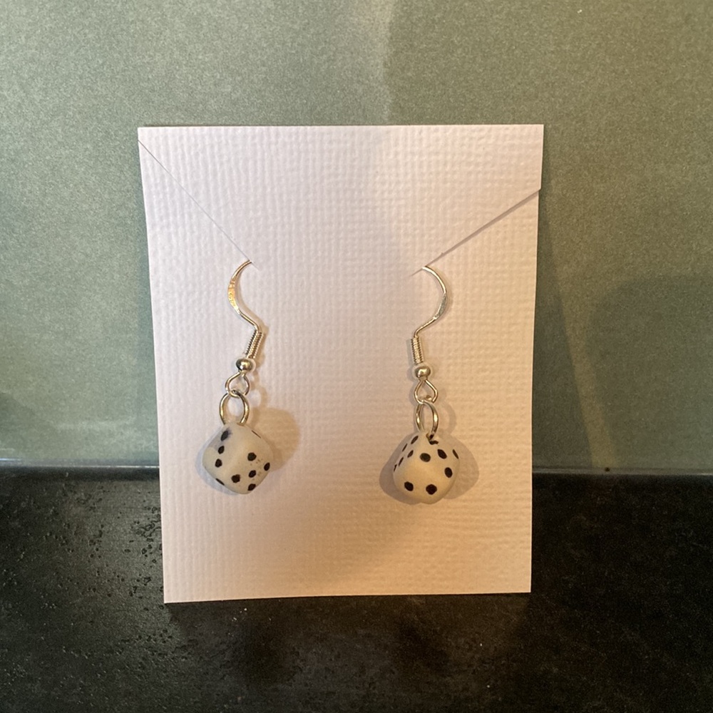 Dice 🎲 Handcrafted hypoallergenic Clay earrings, silver tone, black and white - Picture 2 of 2